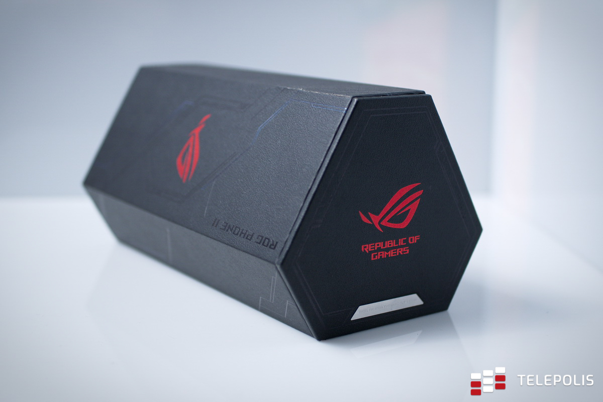 ASUS ROG Phone II: unboxing i pierwsze wrażenia. Czy telefon do grania ma sens?