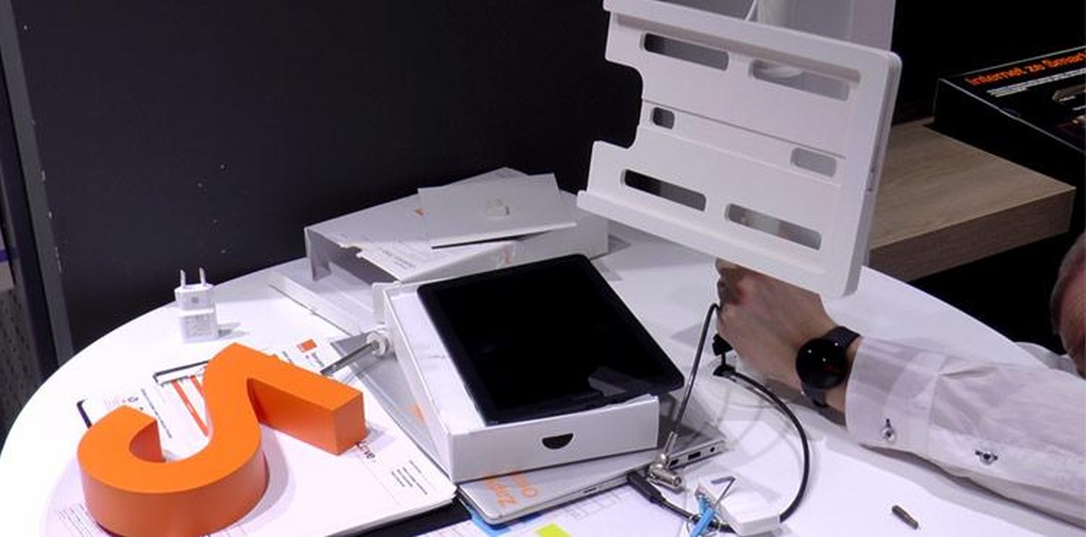 Orange Polska: Umowy na tablecie już we wszystkich salonach pomarańczowego operatora