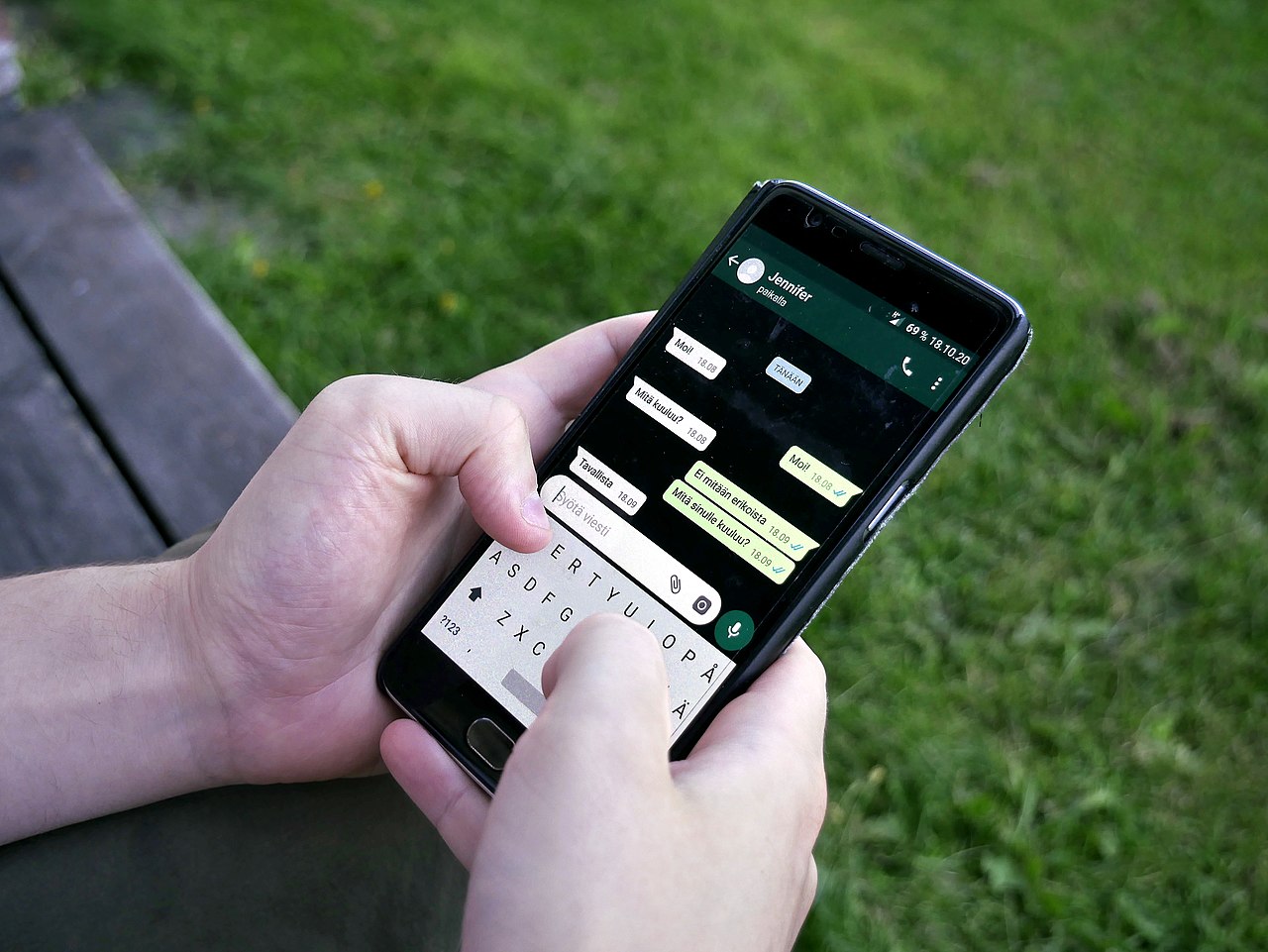 WhatsApp: Uważaj, gdzie wrzucasz zaproszenia do grup. Google pozwala je znaleźć