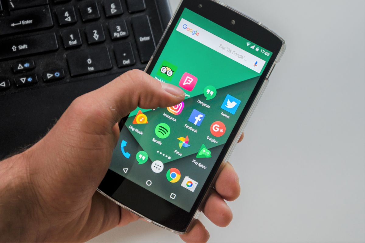 Google ograniczy aplikacjom dostęp do lokalizacji. Będą nas śledzić trochę mniej
