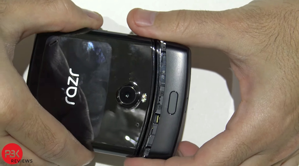 Motorola razr to smartfon na lata. CNET źle testował jej zawias