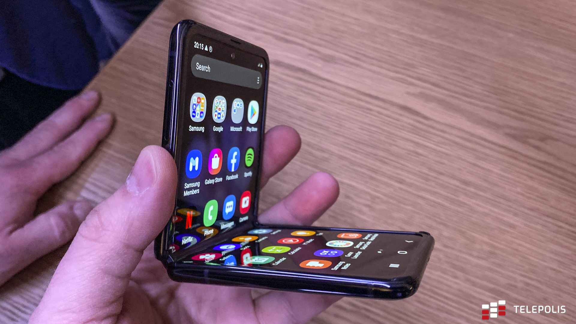 Samsung Galaxy Z Flip ma delikatny ekran. Czy to na pewno szkło?