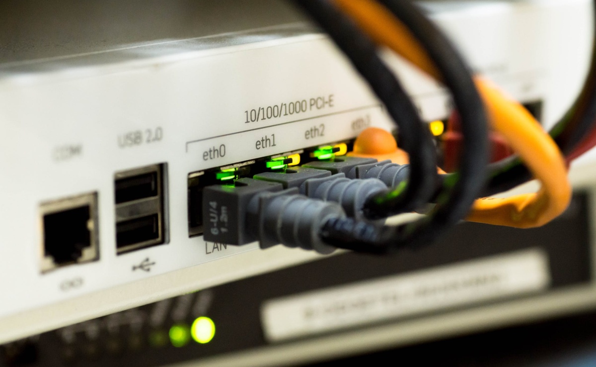 BEREC: Szybkie sieci przewodowe powinny mieć co najmniej 1 Gb/s, a bezprzewodowe - 150 Mb/s