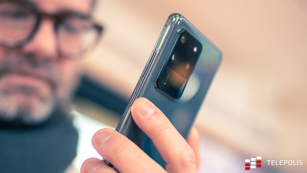 [Aktualizacja] Samsung zachęca do dezynfekcji smartfonów promieniami UV-C