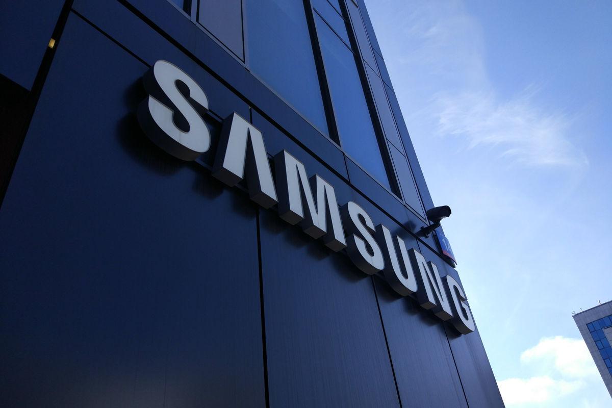 Samsung odstąpił czas reklamowy w Warszawie instytucjom publicznym