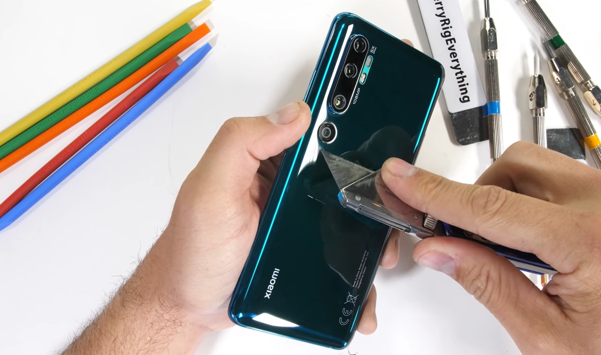 JerryRigEverything znęca się nad Xiaomi Mi Note 10 [wideo]