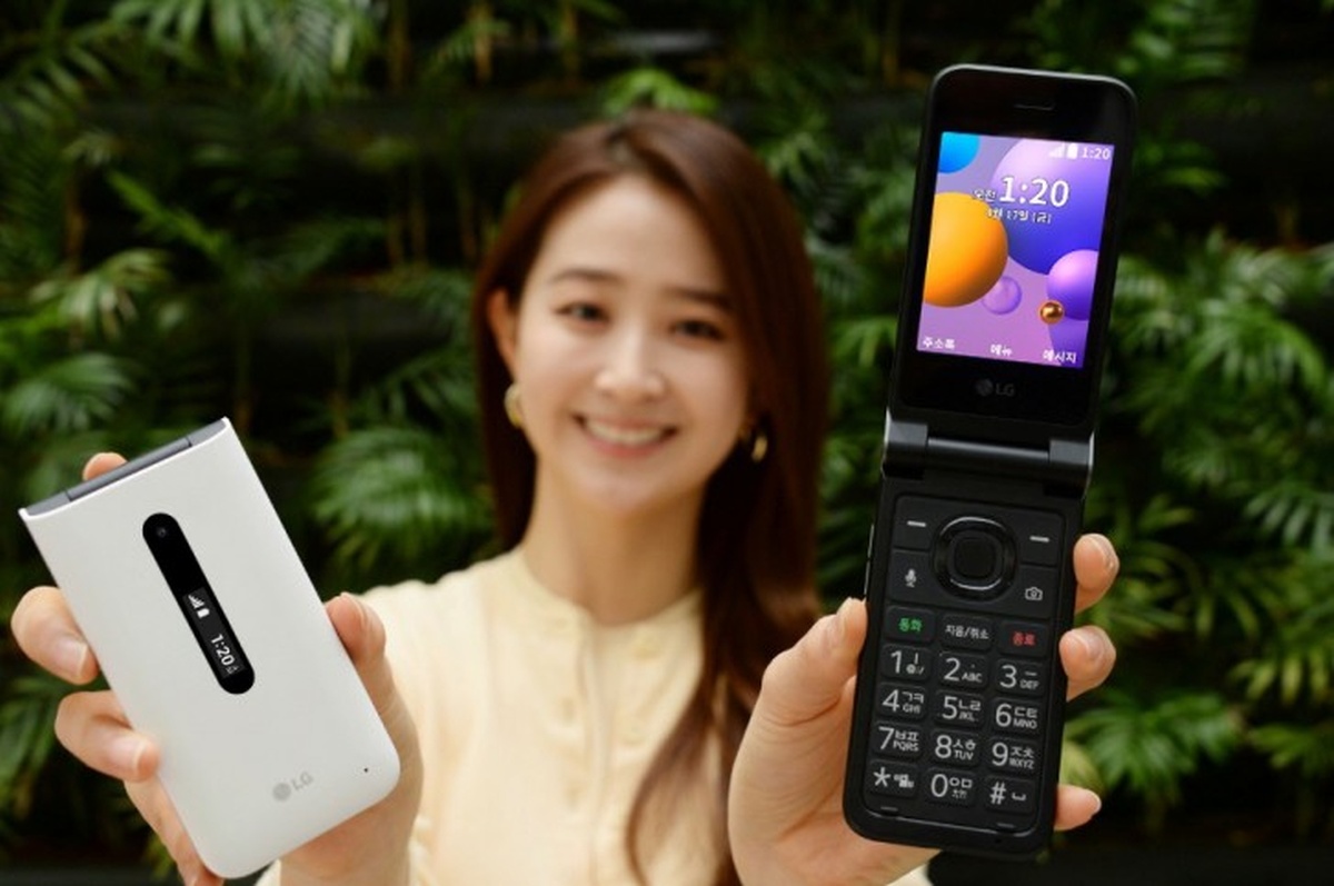 LG prezentuje nowy telefon z klapką. Folder 2 ma dwa wyświetlacze i obsługuje sieci LTE