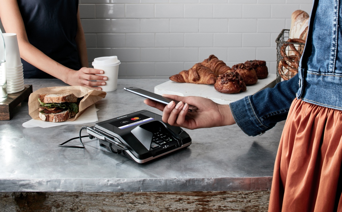 Badanie Mastercard: Polacy chętnie korzystają z płatności zbliżeniowych