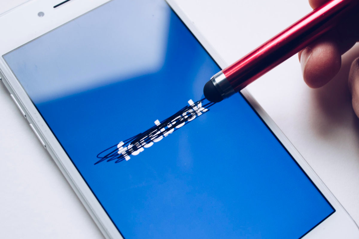 Facebook znów zrobił coś dobrego. Jest eksport zdjęć do Google Photos