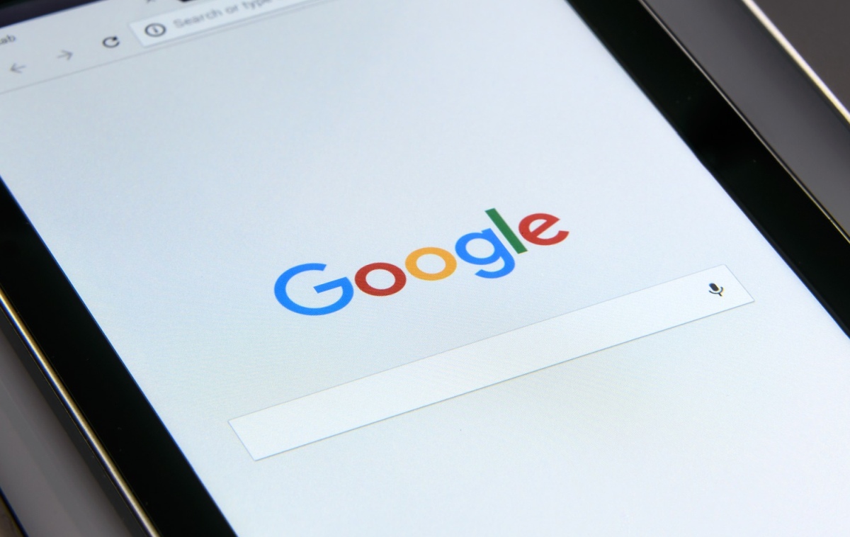 Google w czasie pandemii: praca zdalna, zwolnienia i e-zakupy to jedne z najpopularniejszych haseł w wyszukiwarce