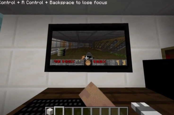 Ciekawostka na weekend: w Minecrafcie możesz odpalić Windows 95. I pograć w Doom.
