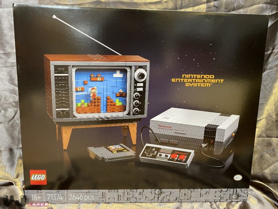 Konsola NES w wersji LEGO wraz z telewizorem - również z klocków LEGO