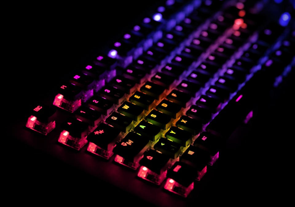 Roccat prezentuje gamingowe klawiatury mechaniczne Vulcan 120/121/122 AIMO
