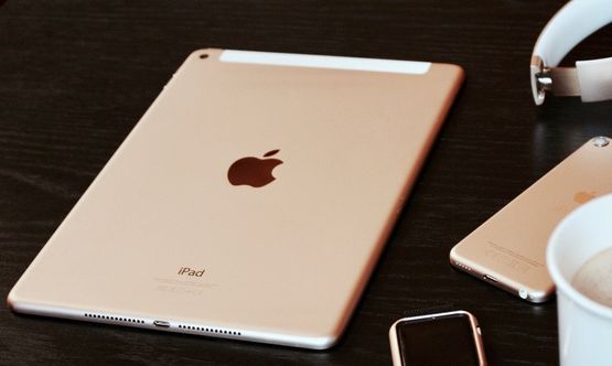 Apple mogło zapłacić prawie miliard dolarów Samsungowi. Za co? Za karę.