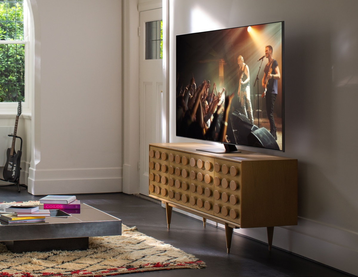 Q-Symphony to idealne połączenie obrazu i dźwięku. Wystarczy do tego telewizor i soundbar Samsunga