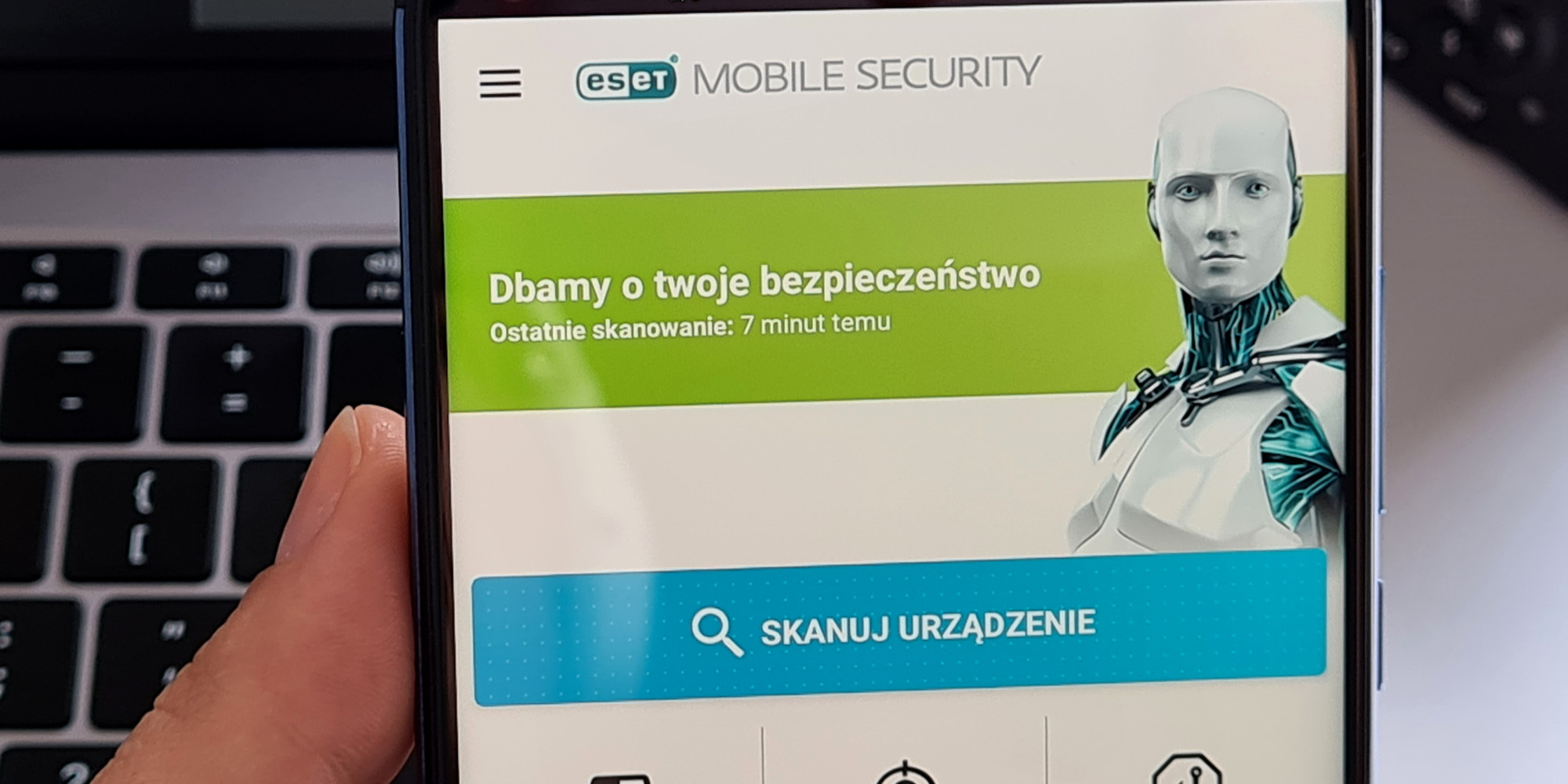 Bezpiecznie w nowy rok szkolny. Jak skutecznie ochronić komputer i telefon?