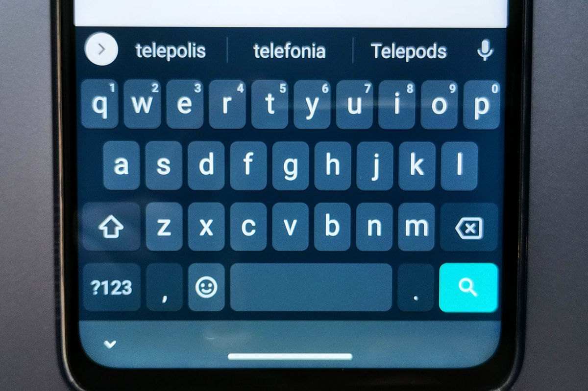 Google Gboard podpowie ci treść odpowiedzi, GIF-a lub naklejkę