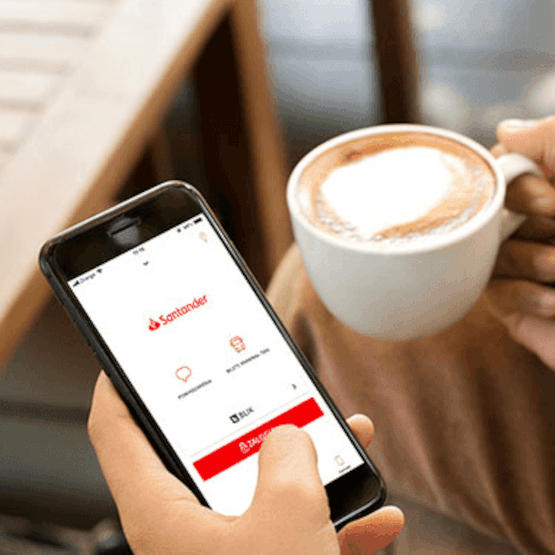 Santander Bank: nowości w aplikacji mobilnej. Łatwiej konwersować z Doradcą online