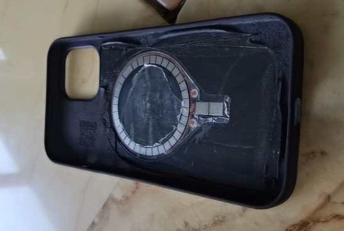 iPhone 12 dostanie bezprzewodowe ładowanie z magnesem