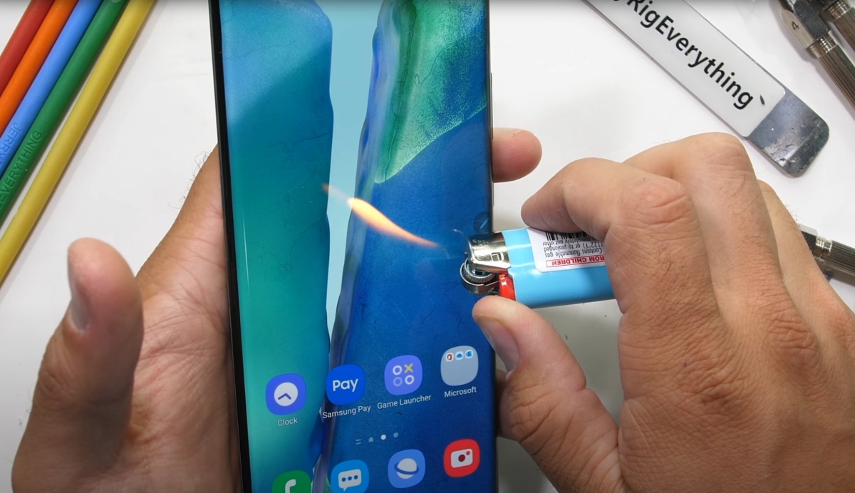 Samsung Galaxy Note20 Ultra wzięty na tortury Zacka z JerryRigEverything