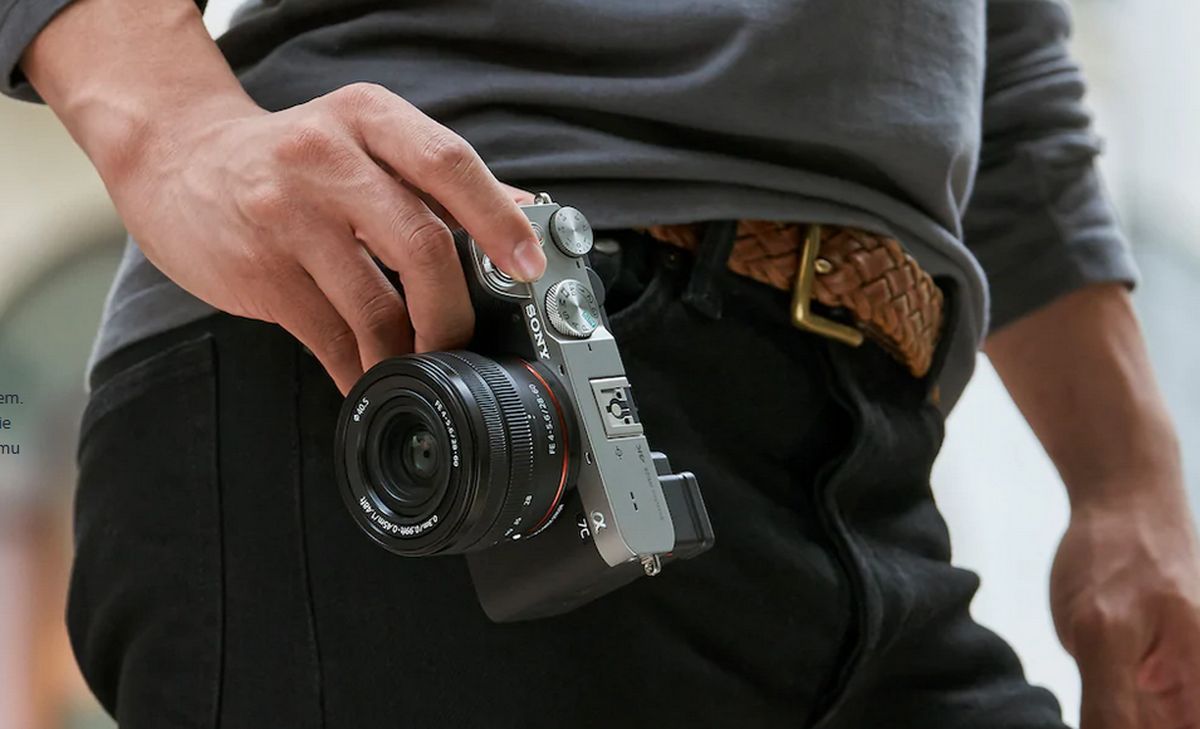 Najlżejszy na świecie system aparatu pełnoklatkowego? Nowy korpus α7C oraz zmiennoogniskowy obiektyw Sony