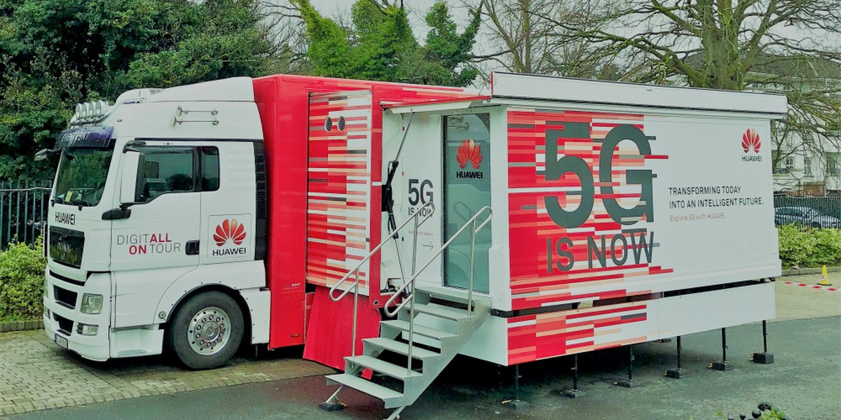 Huawei przywozi do Polski Mobilne Centrum Innowacji. Można w nim lepiej poznać technologię 5G