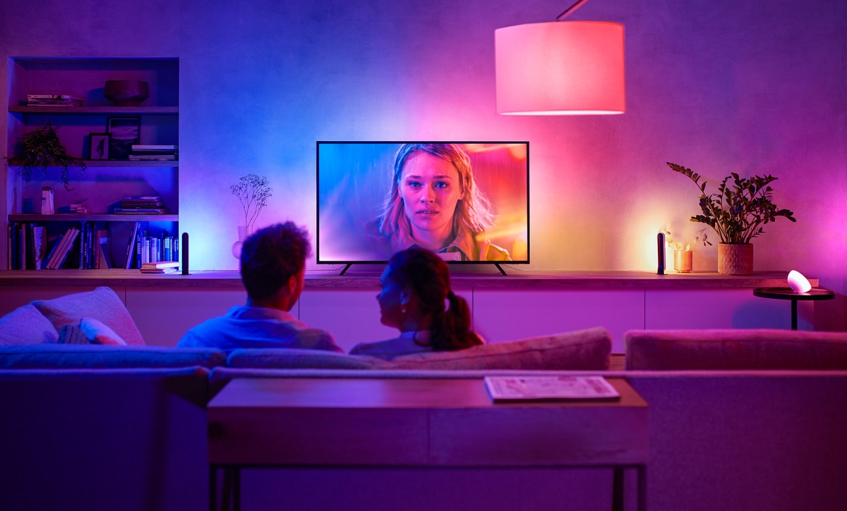Philips Hue Play: poczuj się jak w kinie dzięki taśmie LED z kolorowym gradientem