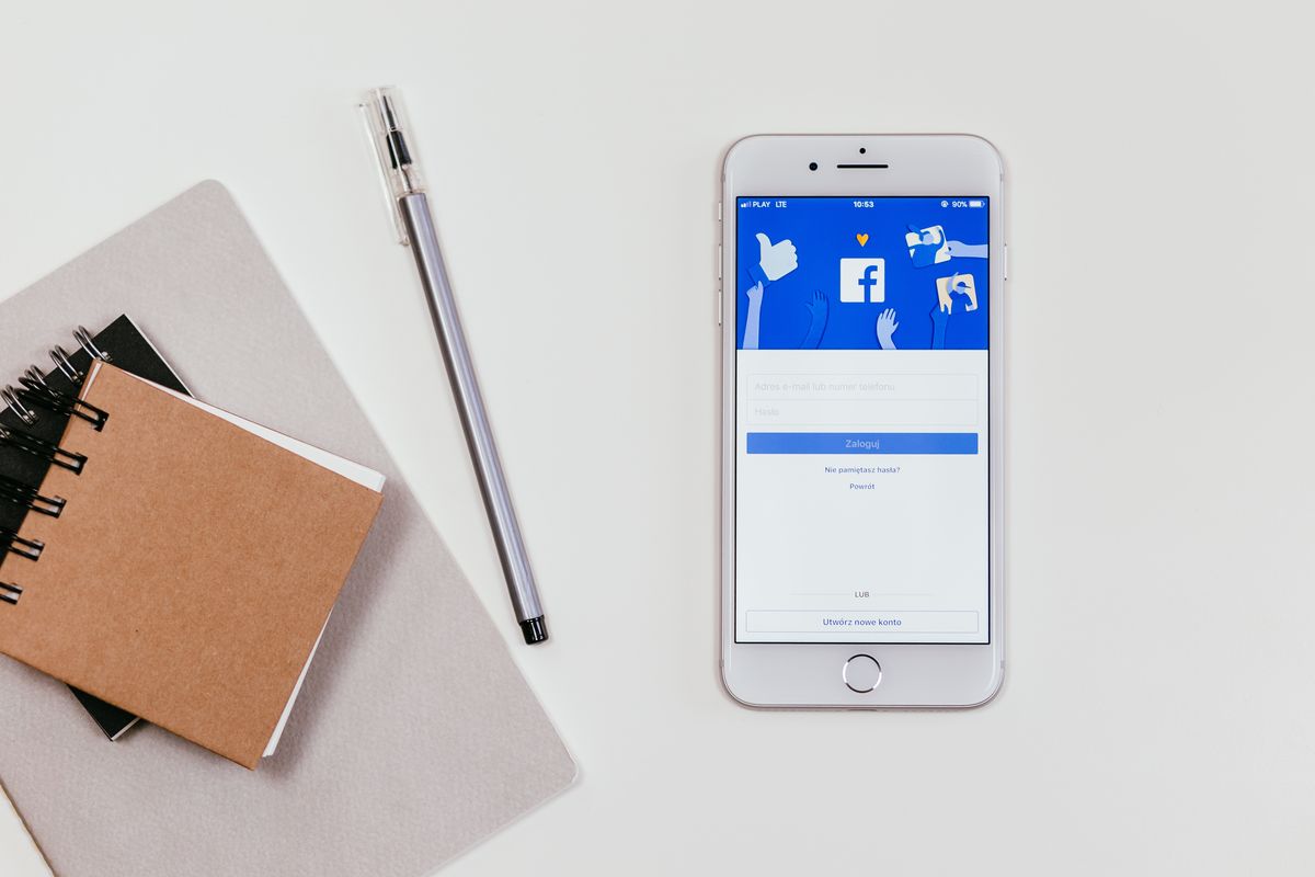 Facebook atakuje Apple'a przy użyciu... nieprawdziwych danych