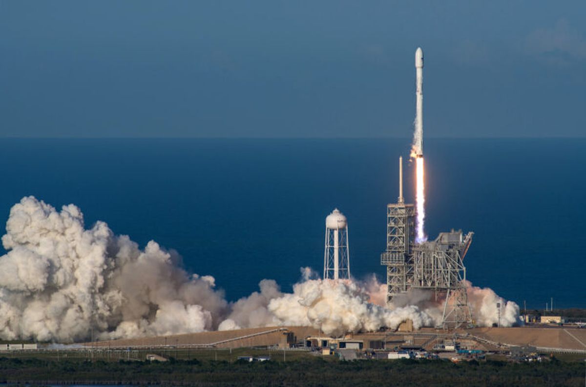 SpaceX obniża ceny lotu w kosmos - wiemy, ile będzie kosztować podróż człowieka na Marsa