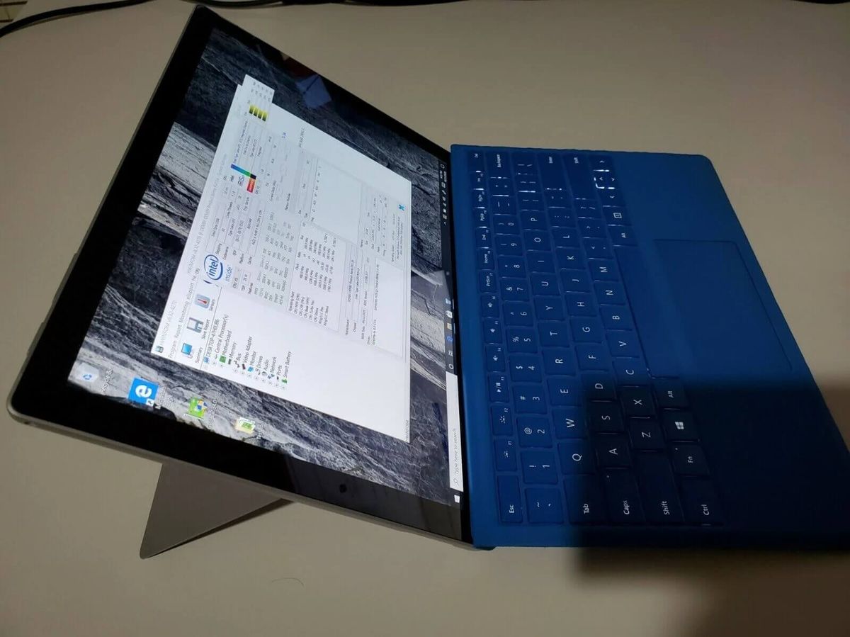 Surface Pro 8 z procesorem Intel Core i7 i 32GB RAM?