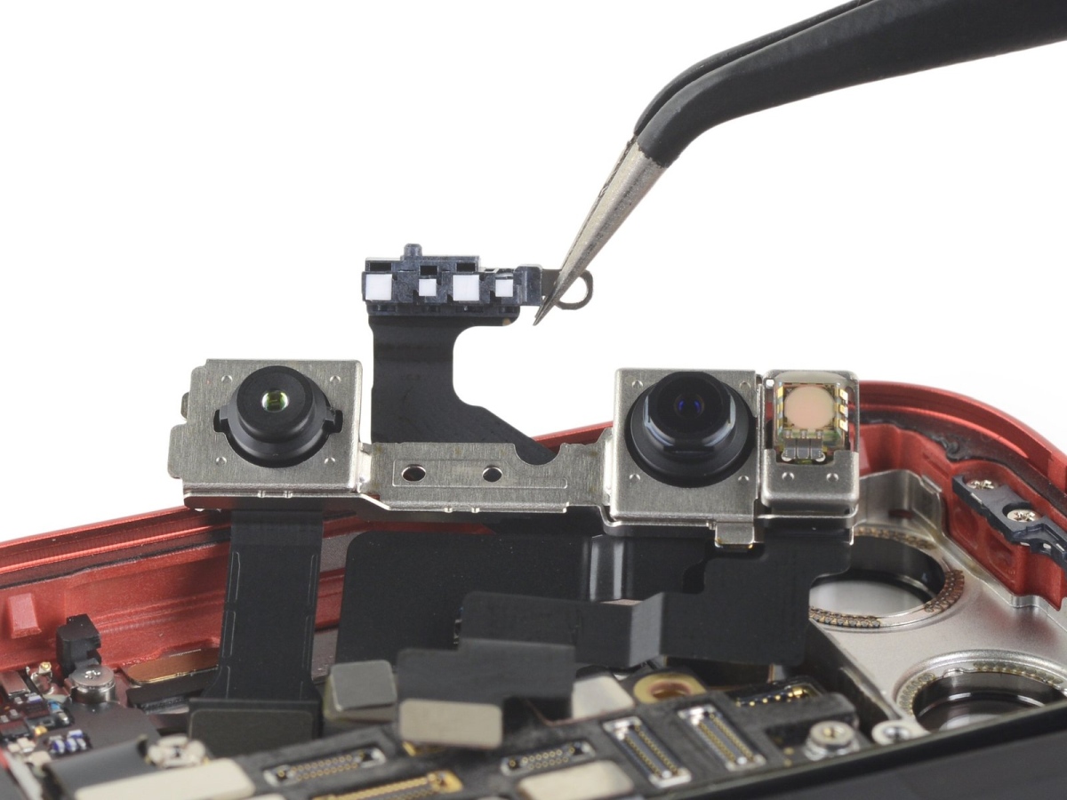 iPhone 12 mini w rękach iFixit. Maluch Apple'a pokazał swoje wnętrze