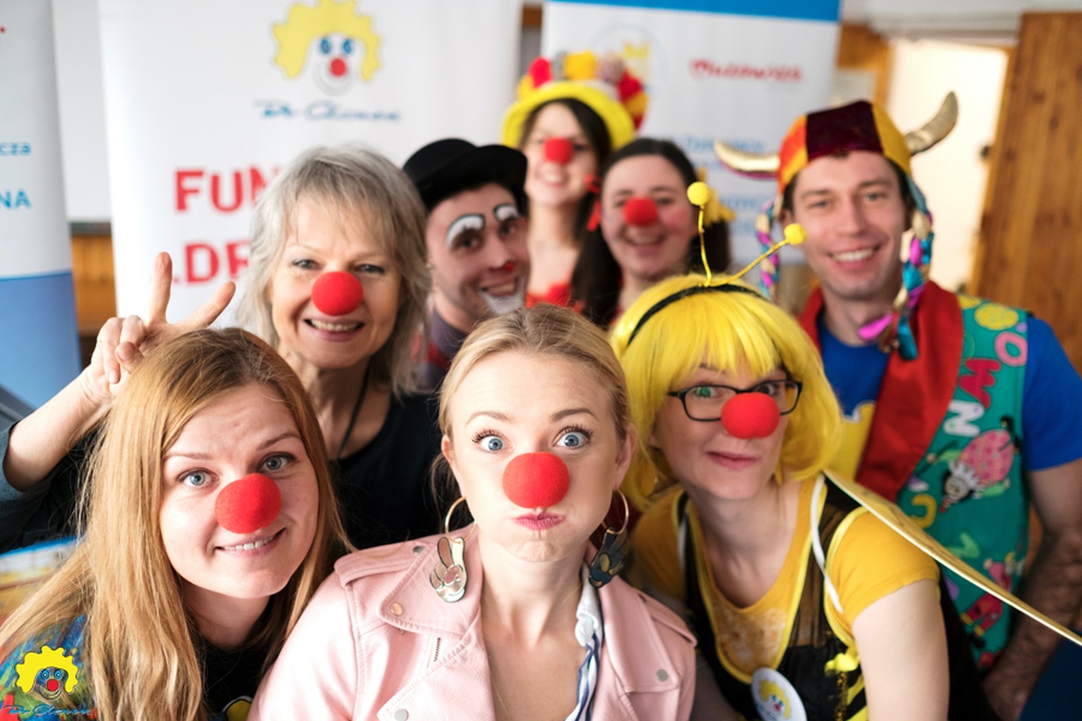 T-Mobile funduje tablety do terapii śmiechem online Fundacji „Dr Clown”
