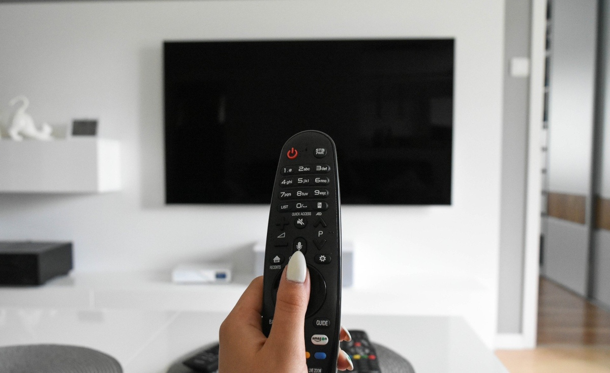 UKE przypomina: kupując telewizor, sprawdź czy obsługuje standard DVB-T2/HEVC