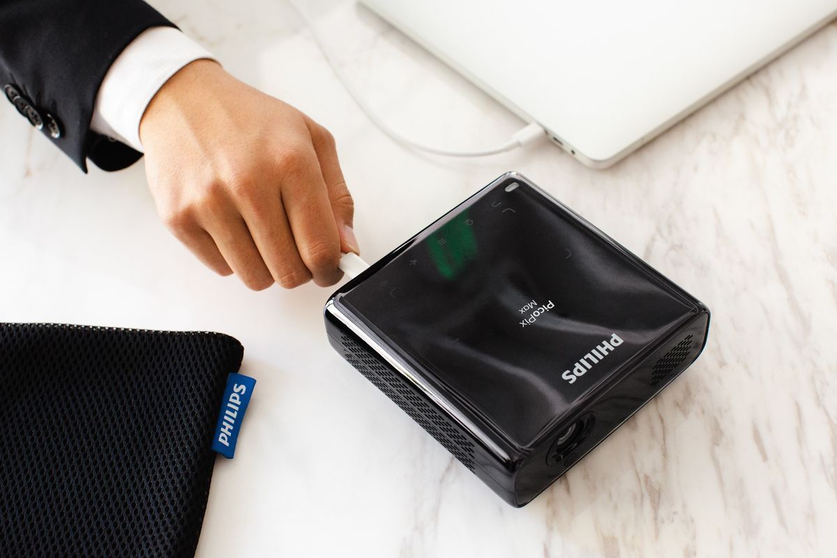 Philips PicoPix Max - multimedialny projektor do zastosowań rozrywkowych oraz biznesowych