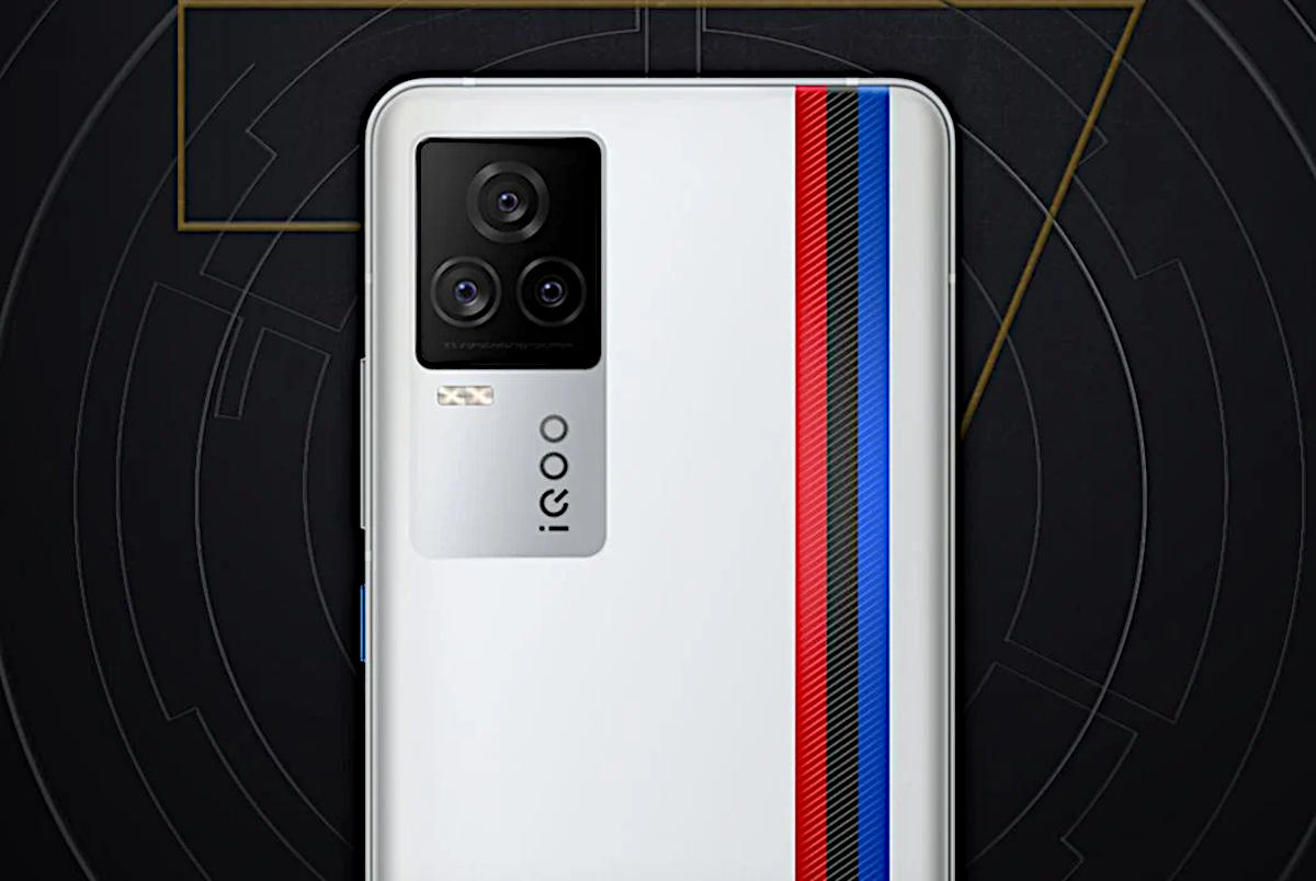 iQOO 7 napędzany Snapdragonem 888 wjedzie cały na biało z paskami BMW