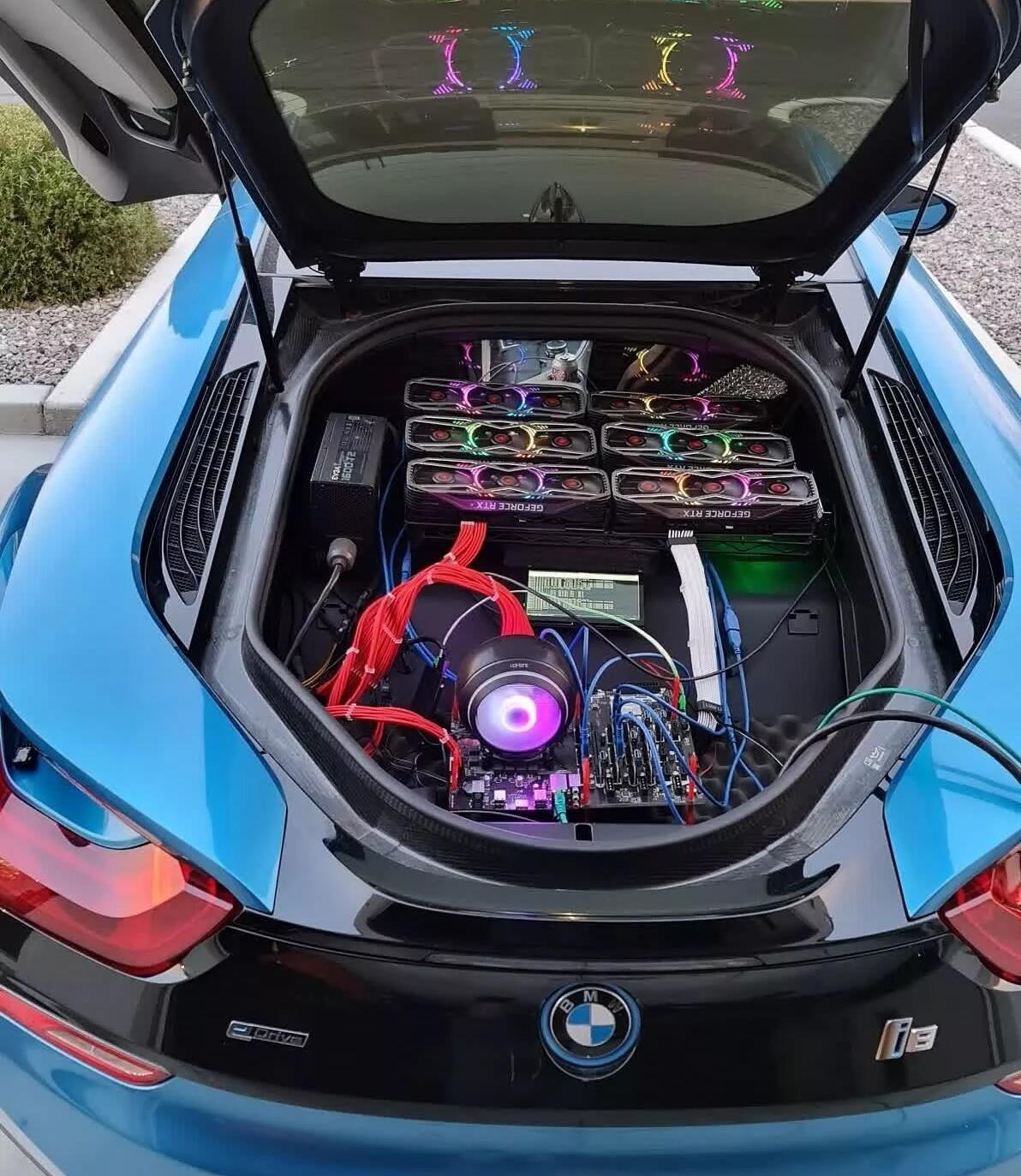 Jak wkurzyć graczy? Wystarczy zamontować koparkę kryptowalut w bagażniku BMW i8