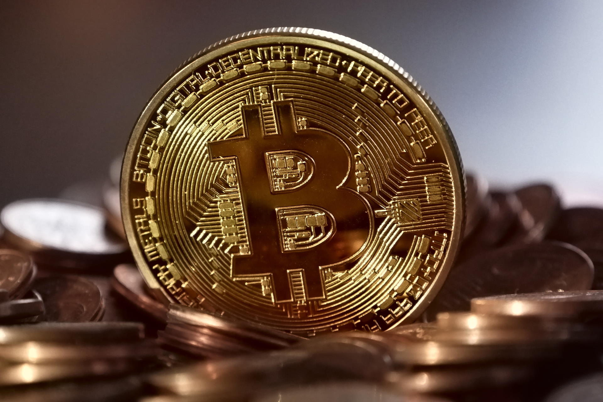Bitcoin dobija do kursu 40 tys. dolarów. W miesiąc podwoił wartość