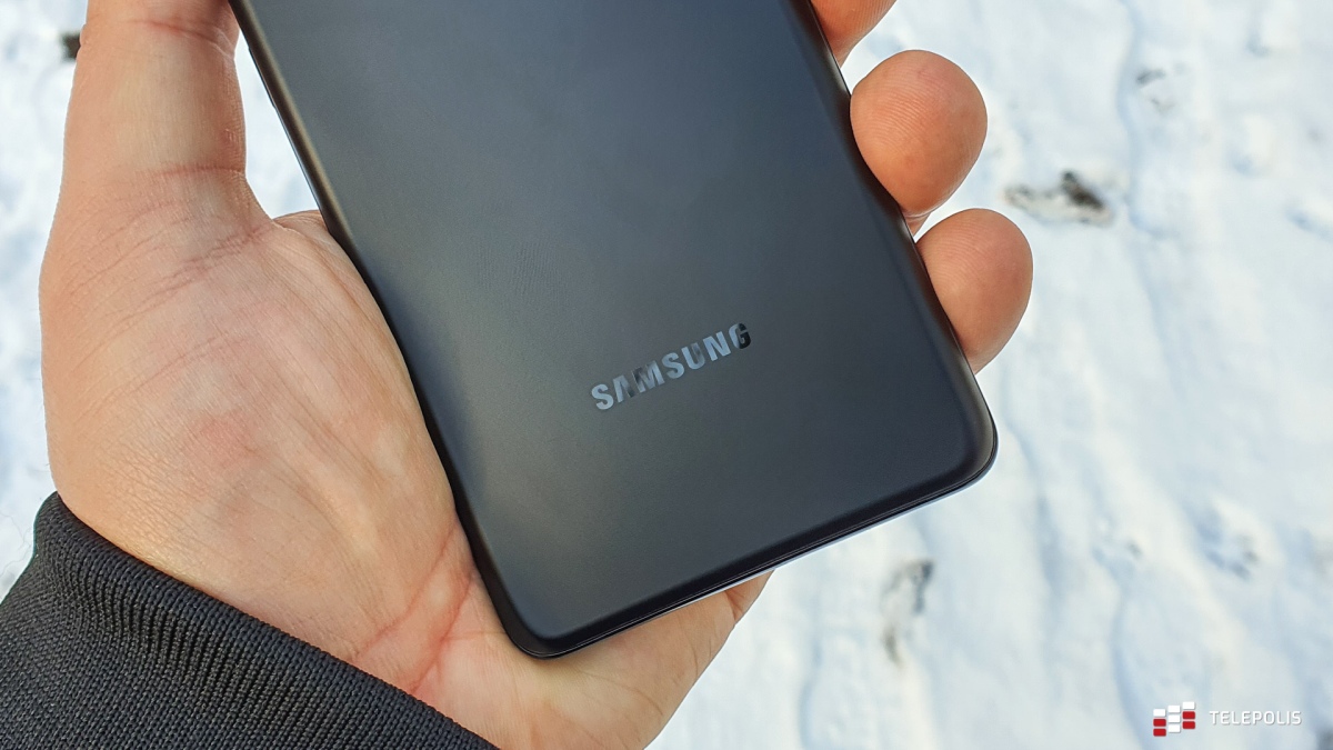 Globalny rynek smartfonów wg Omdia: w 4Q2020 wygrywa Apple, cały rok należy do Samsunga