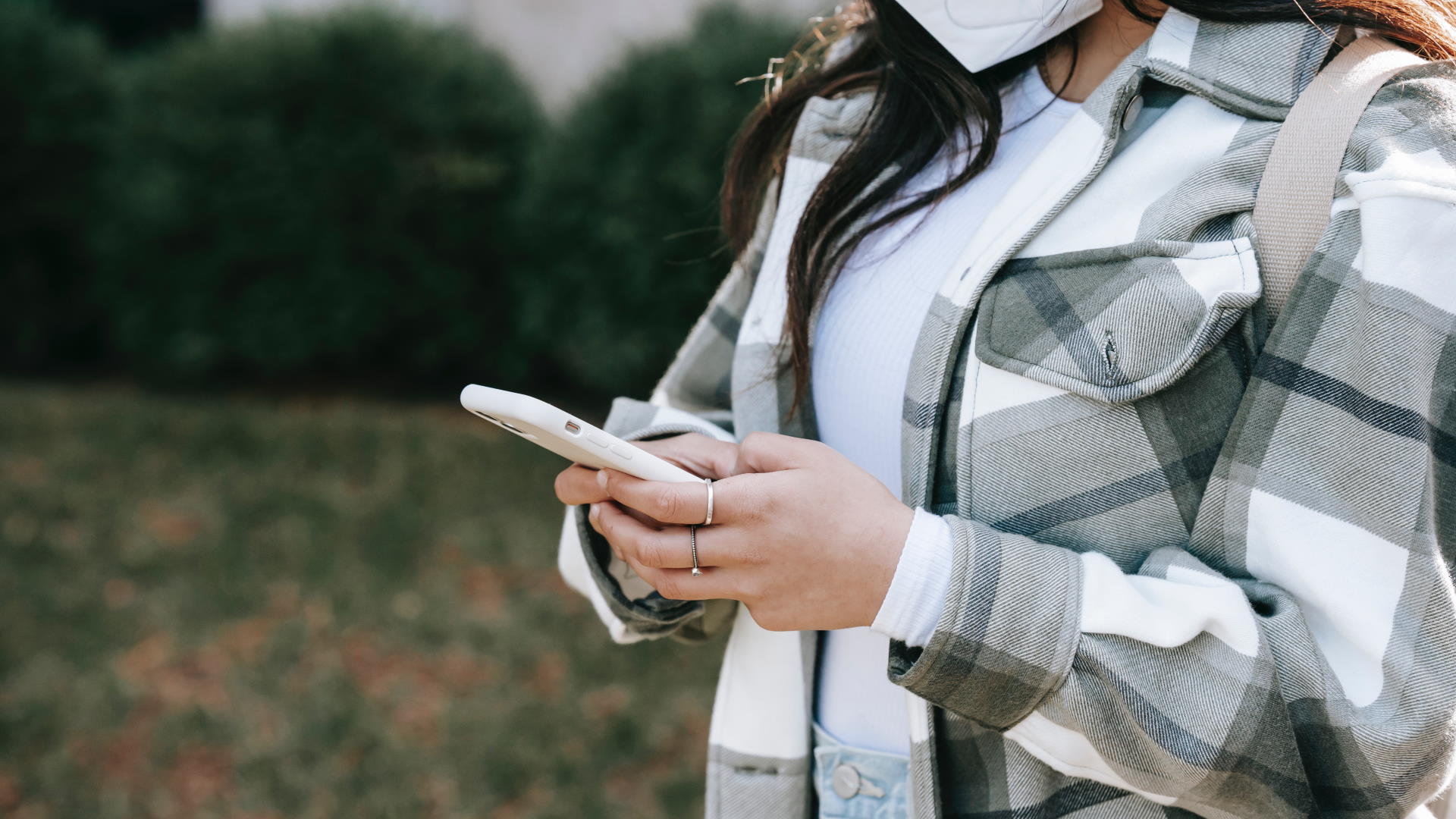 Dostałeś SMS-a w sprawie szczepienia na COVID-19? Odpisanie POTWIERDZAM nic nie da