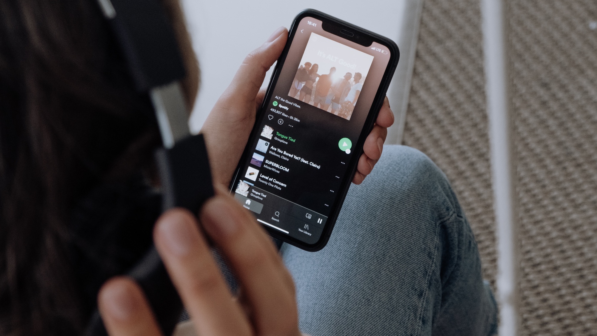 Telefon nie nasłuchuje, żeby dobrać reklamy, ale Spotify wkrótce może zacząć
