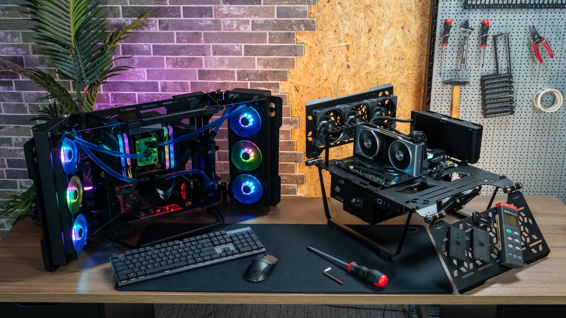 Cooler Master prezentuje MasterFrame 700 - obudowę typu Open-Air