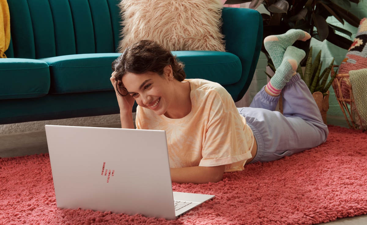 HP przedstawia nowe laptopy HP ENVY x360 15 i HP ENVY 17 – dla twórców, wykonane z materiałów z recyklingu