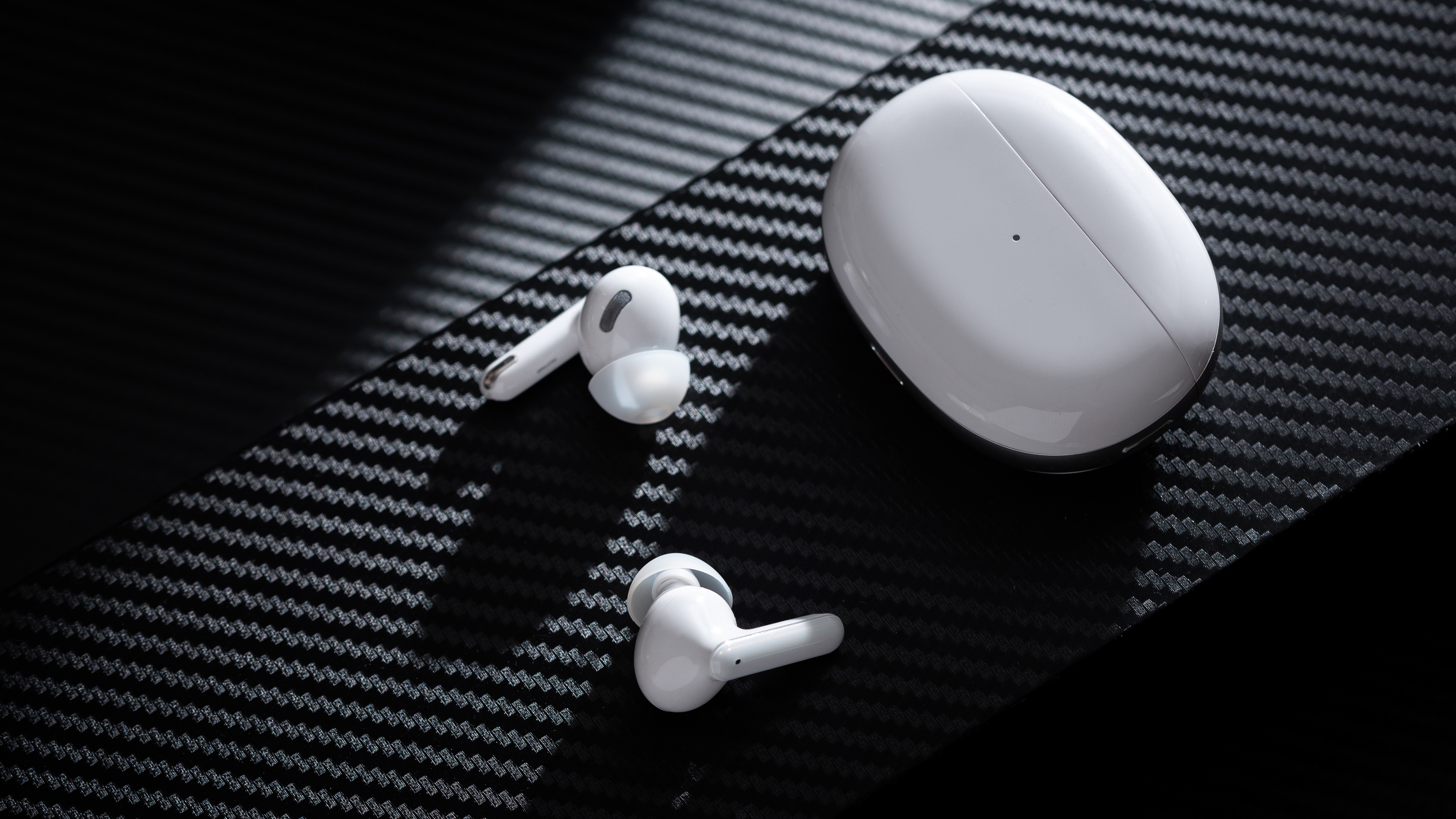 Oppo prezentuje nowe Reno5, opaskę sportową i świetne słuchawki