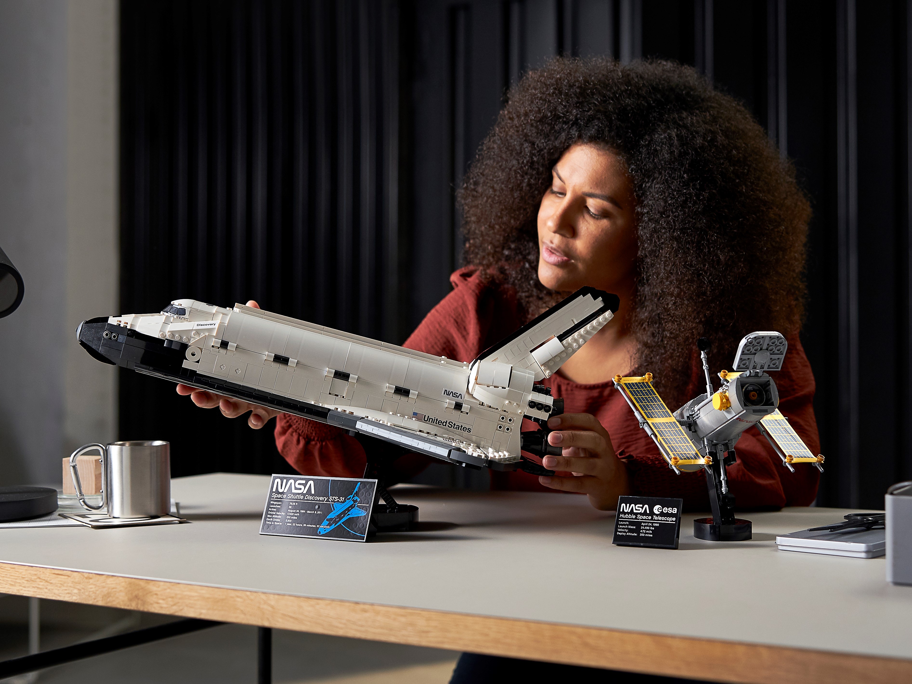 NASA i Lego prezentują model wahadłowca Discovery i Teleskopu Hubble'a. Są śliczne!