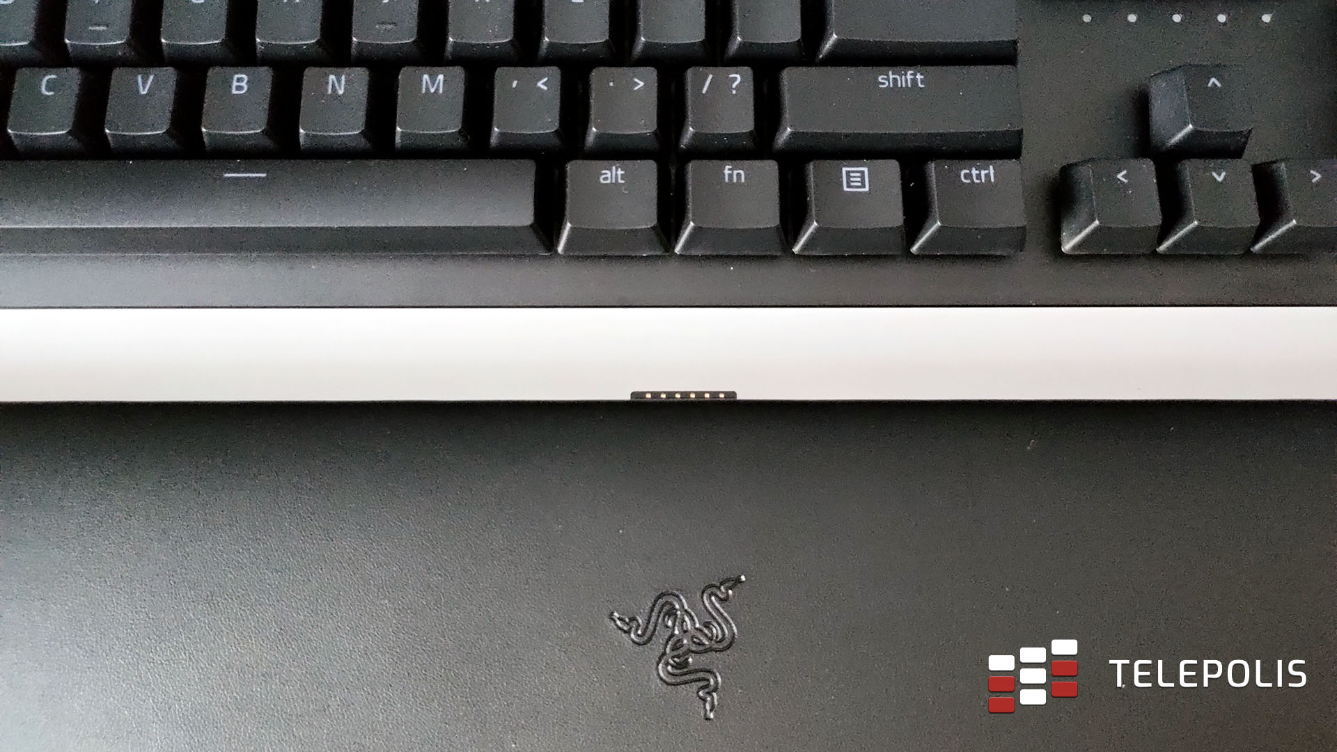 Razer Huntsman V2 Analog test klawiatury, która wyprzedza swoje czasy