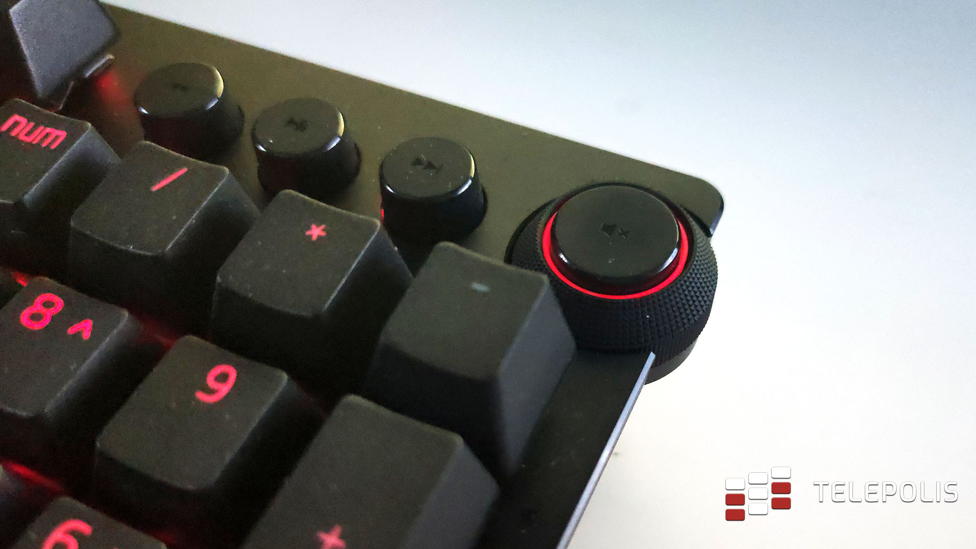 Razer Huntsman V2 Analog test klawiatury, która wyprzedza swoje czasy