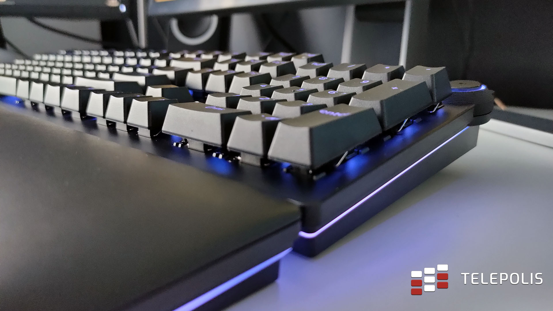 Razer Huntsman V2 Analog test klawiatury, która wyprzedza swoje czasy