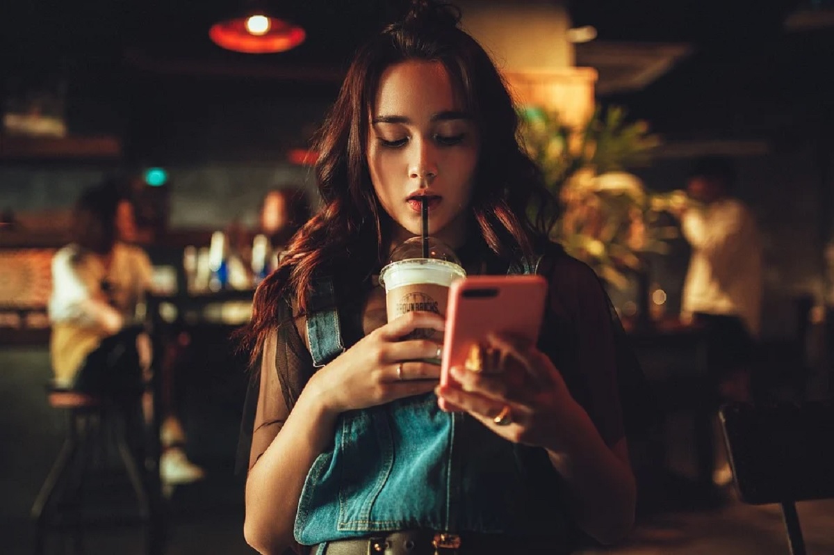 39% uczniów i studentów jest uzależnionych od telefonu