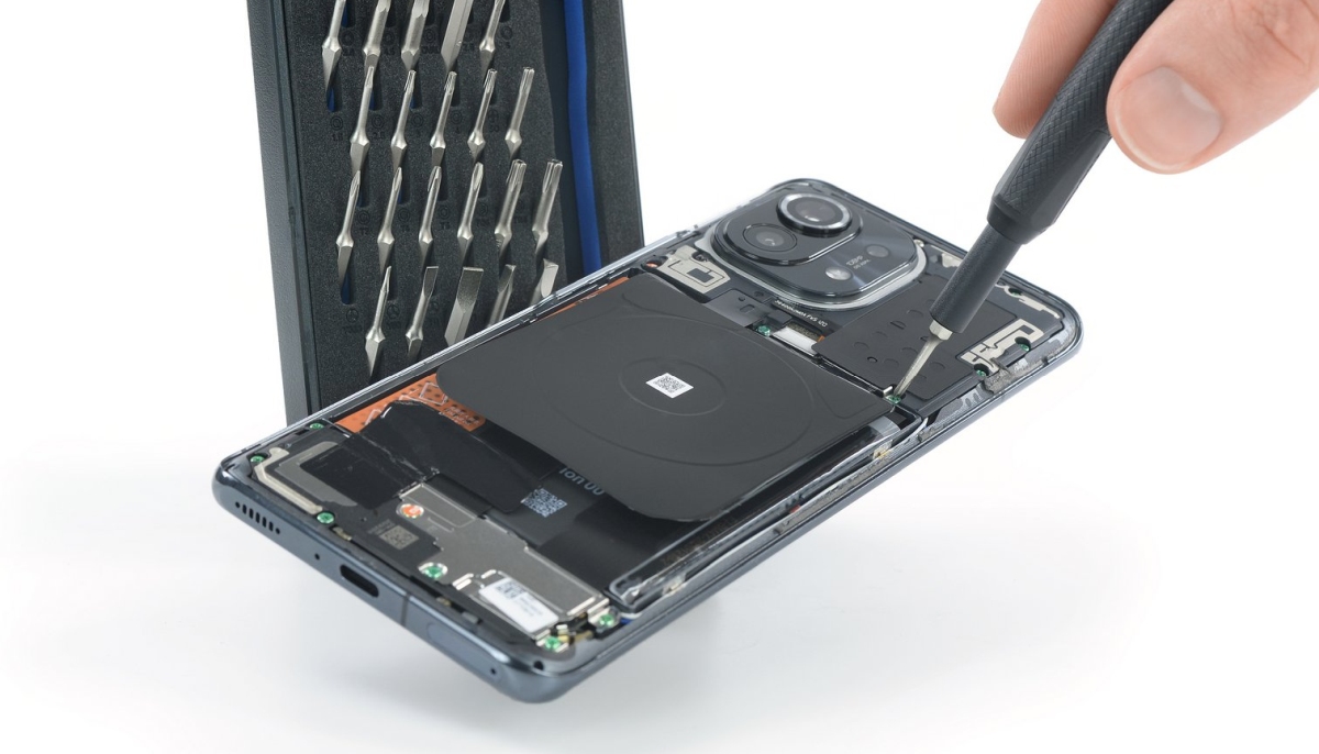 iFixit: Xiaomi Mi 11 to nie jest telefon łatwy do naprawy