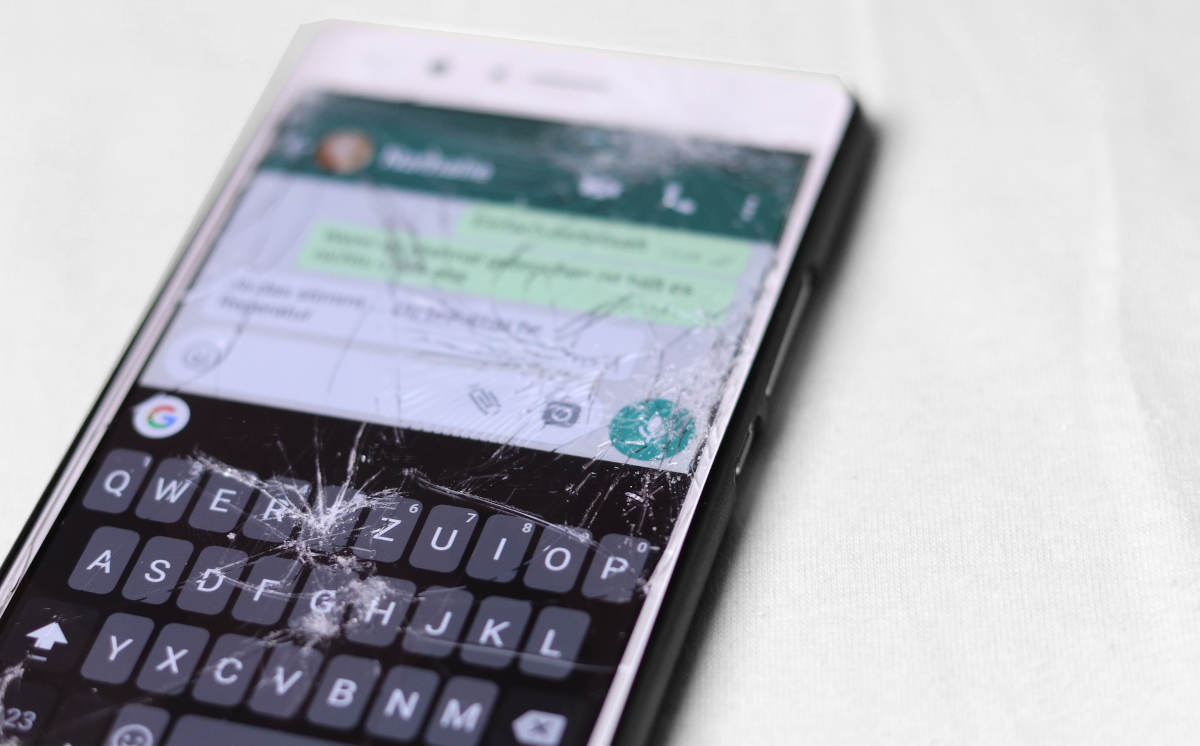 Warta ubezpieczy smartfony, tablety i smartwatche, nawet czteroletnie